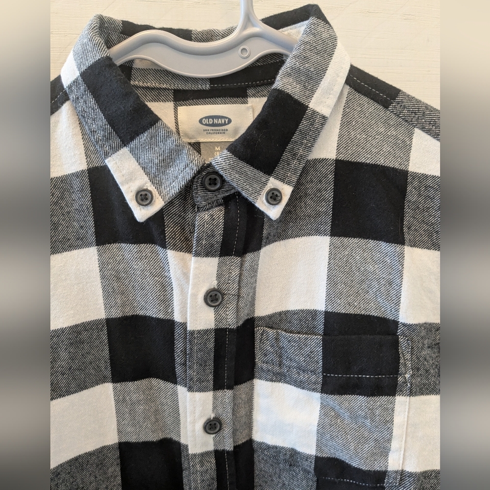 🏁 Old Navy Boy's Black & White Check Button Down Shirt; Size: 8 - Picture 3 of 4